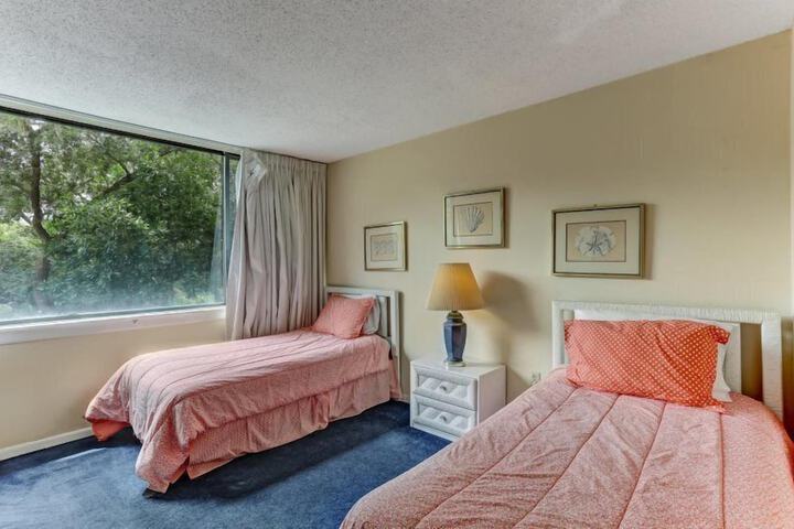 Room 32 of 50