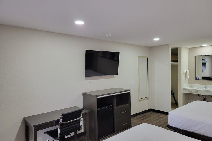 Room 16 of 18