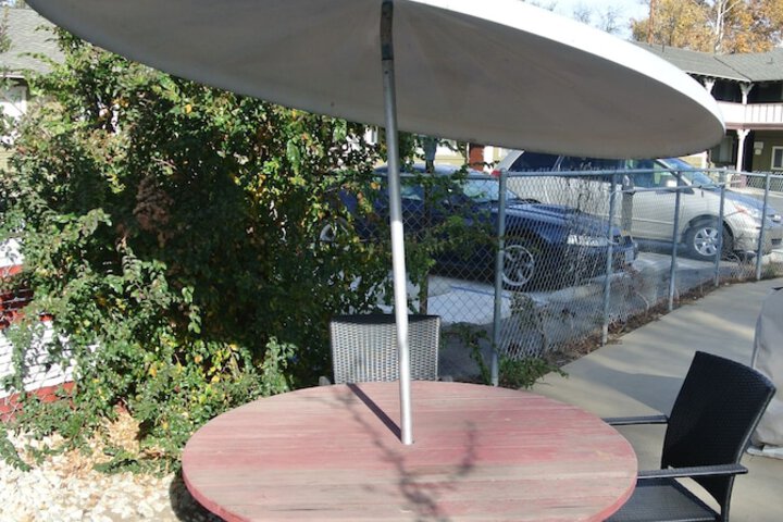 Vino Inn & Suites