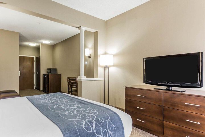 Room 27 of 40