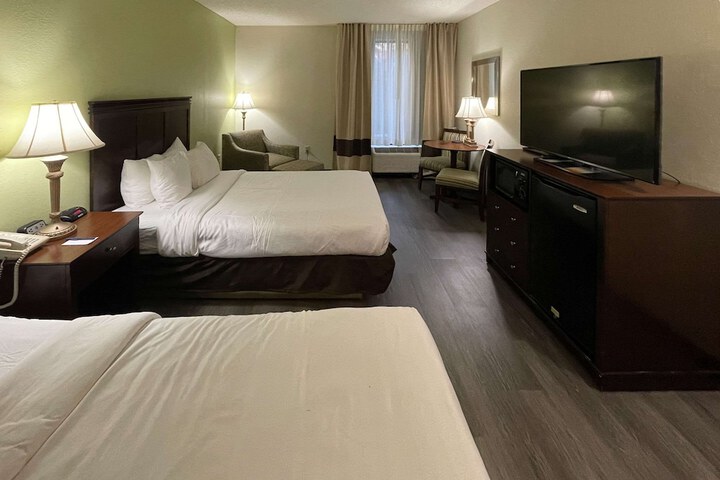 Room 34 of 141