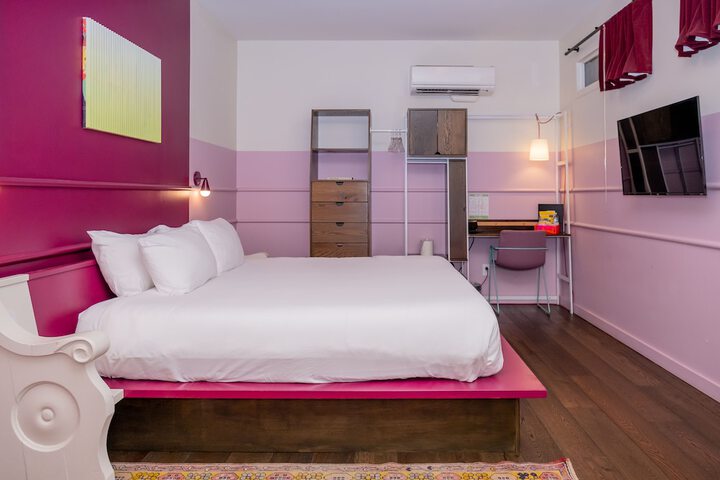 Room 106 of 195