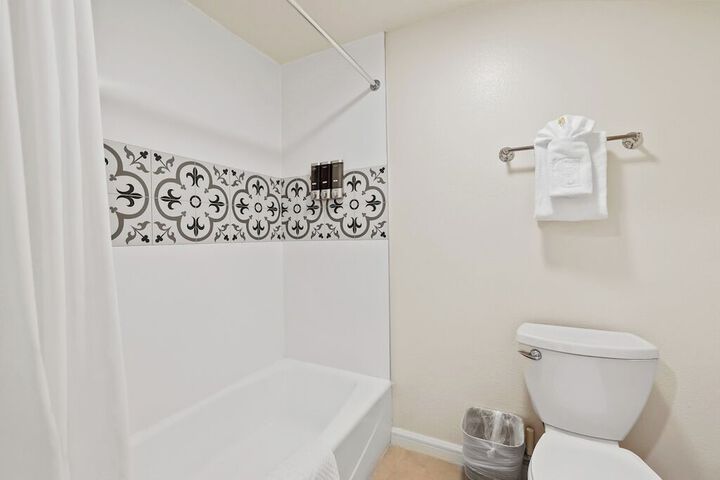 Brookhurst Plaza Inn