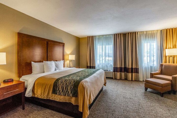 Room 32 of 47