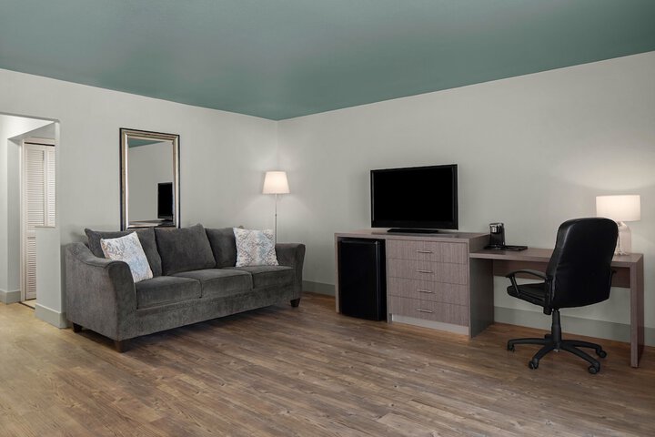 Room 28 of 49