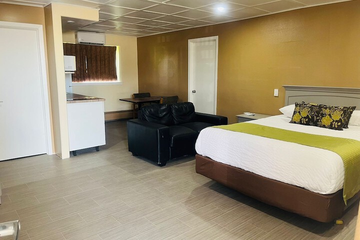 Room 10 of 13