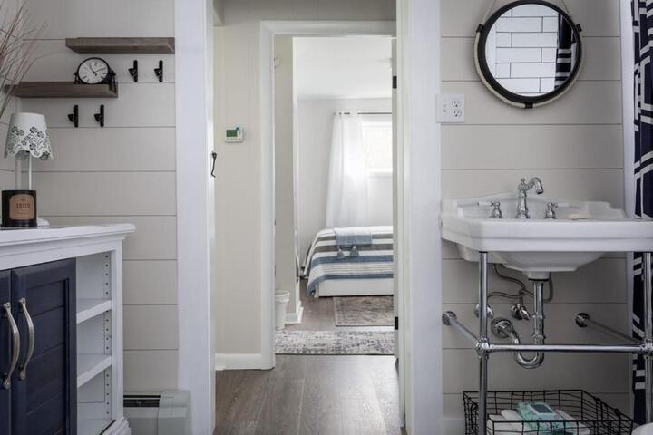 Cedar Creek Cottage Close to Downtown Traverse City Beaches and the TART Trail