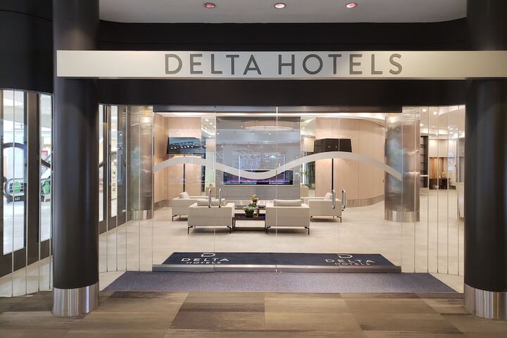 Delta Hotels by Marriott Edmonton Centre Suites