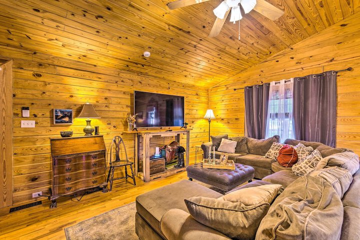 Pet-friendly Cabot Cabin w / Fenced Yard!
