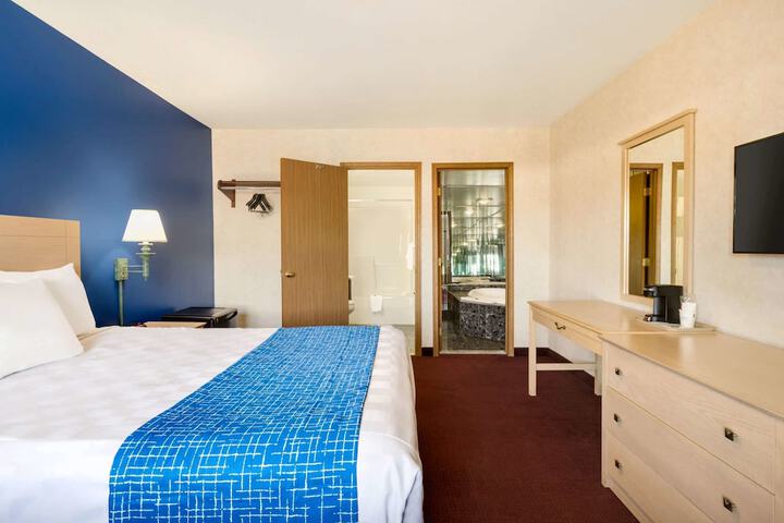 Room 27 of 38