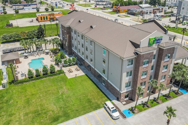 Holiday Inn Express & Suites Gonzales by IHG