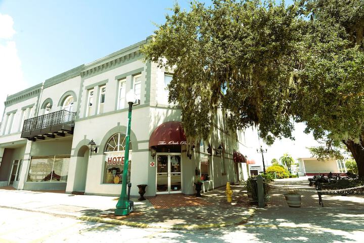 Oaak Tree Hotel