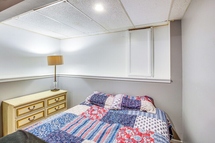 Shawnee Vacation Rental 11 Mi to Kansas City!