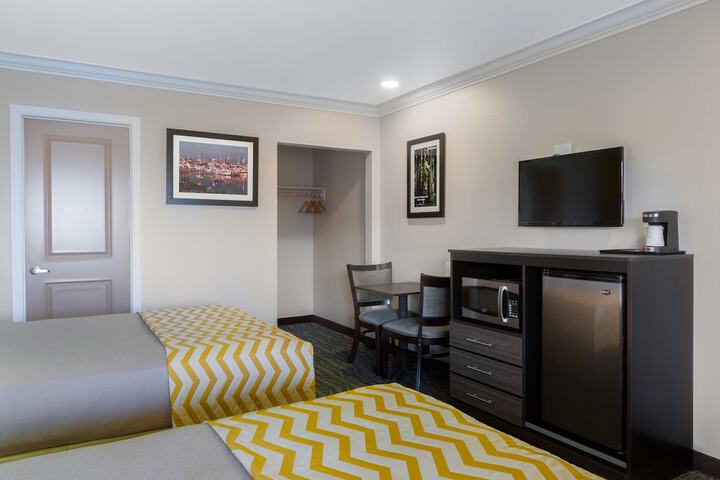 Room 9 of 30