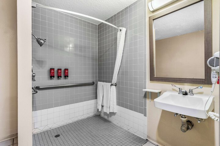 Room 8 of 32