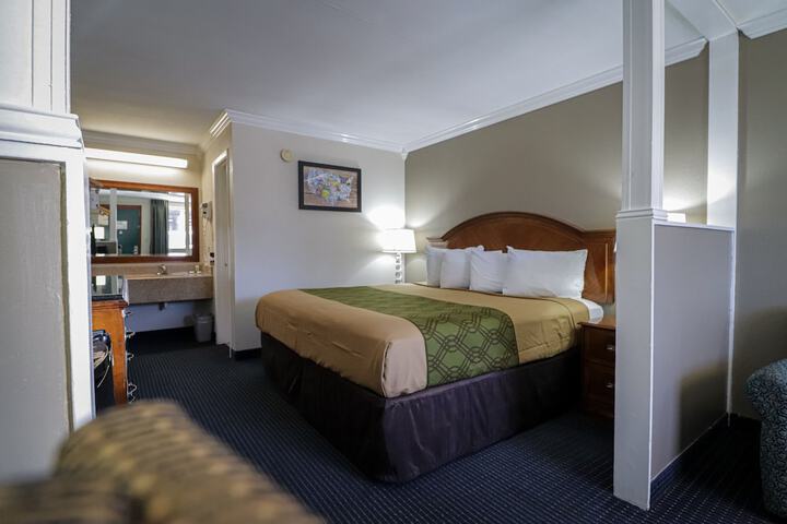 Room 13 of 38