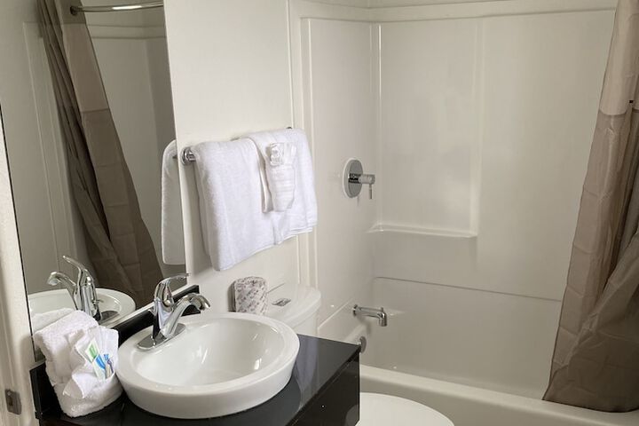 Room 10 of 19