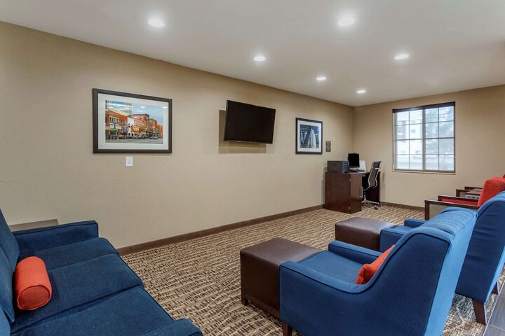 Comfort Suites Clarksville near Governors Square Mall