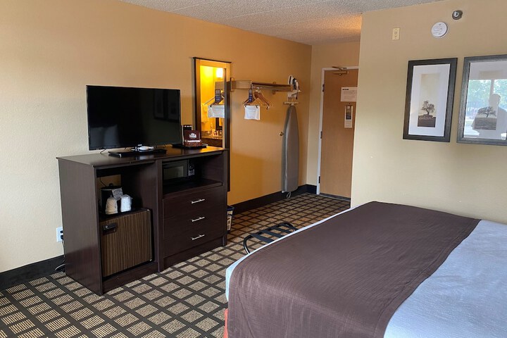 Room 10 of 20