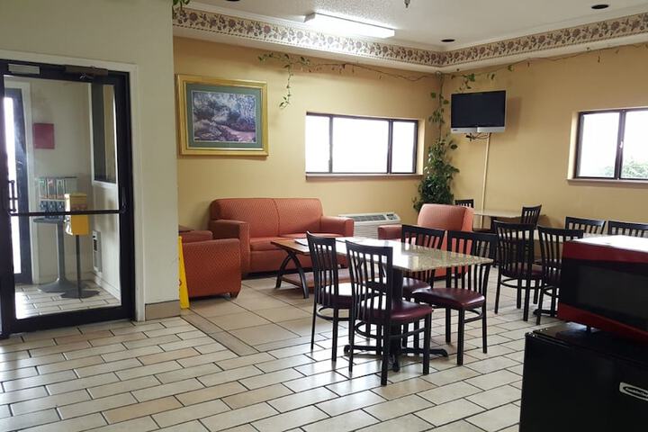 Red Lion Inn & Suites Caseyville