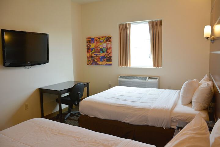 Days Inn & Suites by Wyndham Milwaukee
