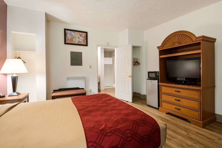 Room 6 of 33