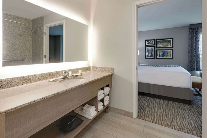 La Quinta Inn & Suites by Wyndham Fredericksburg