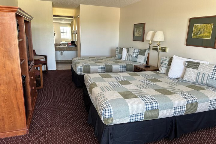 Windcrest Inn and Suites