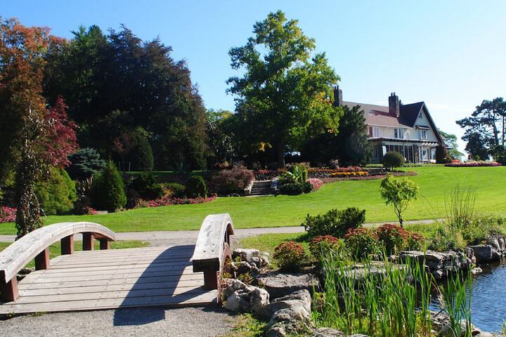 Holiday Inn Oakville Centre by IHG