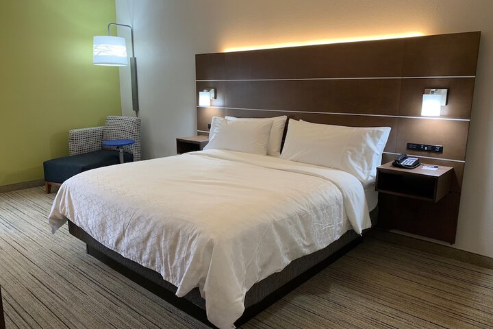 Room 6 of 40