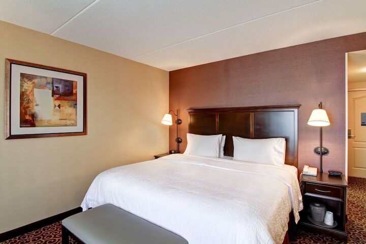Room 13 of 33