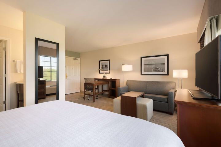 Room 15 of 36