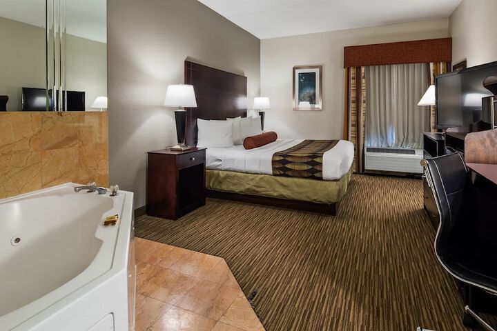 Room 6 of 16