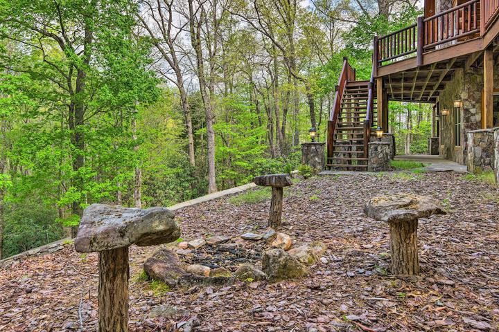 Hike Fish & Golf: Burnsville Retreat w / Deck!