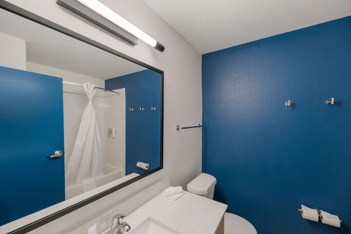 Room 13 of 32