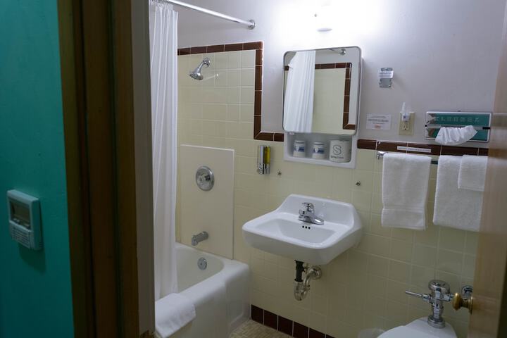 Room 33 of 75