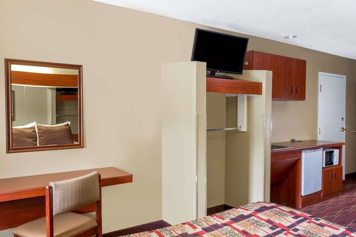 Room 9 of 15