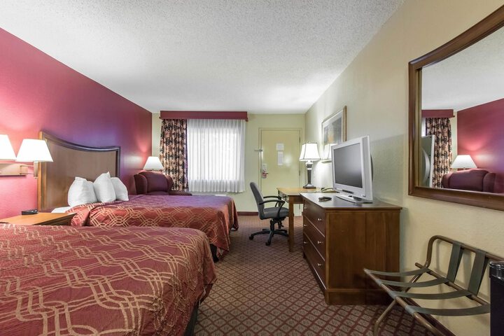 Room 27 of 39