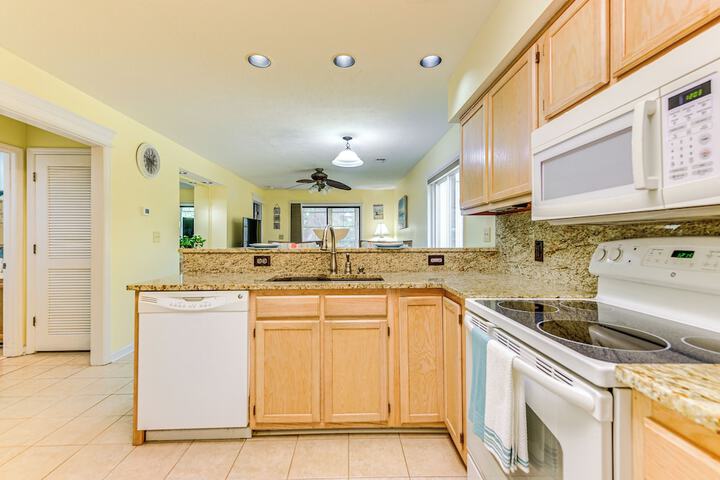 7 Mi to North Myrtle Beach: Condo w / Pool Access