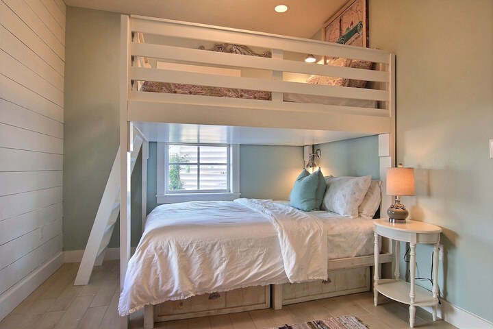 Room 9 of 17