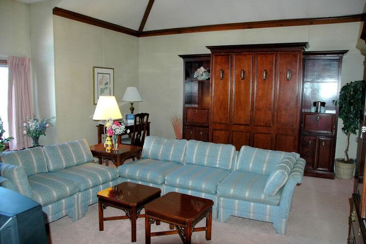 Lockport Inn & Suites