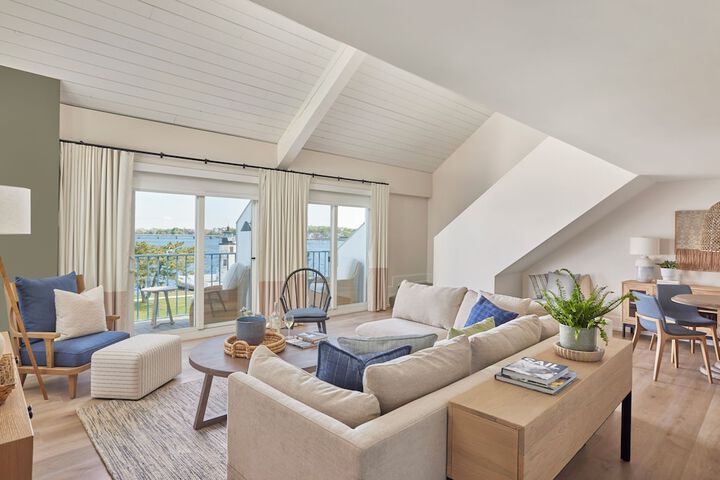 Newport Harbor Island Resort