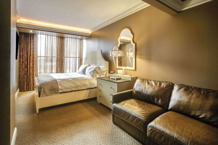 Room 34 of 108