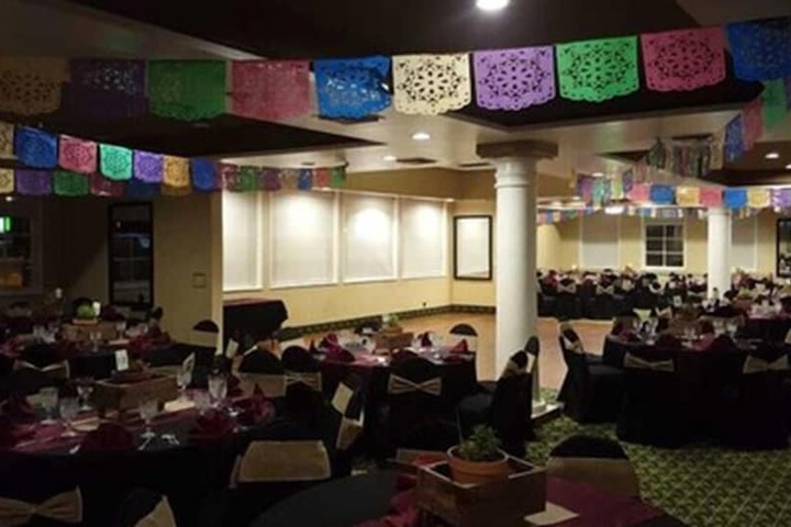 Dining 19 of 38