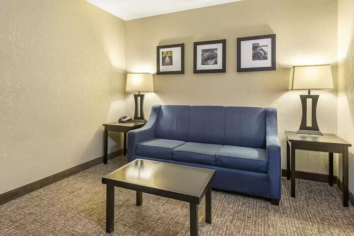 Room 9 of 37