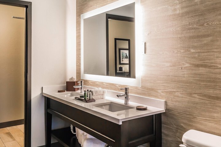 Marina Bay Hotel & Suites an Ascend Collection Hotel