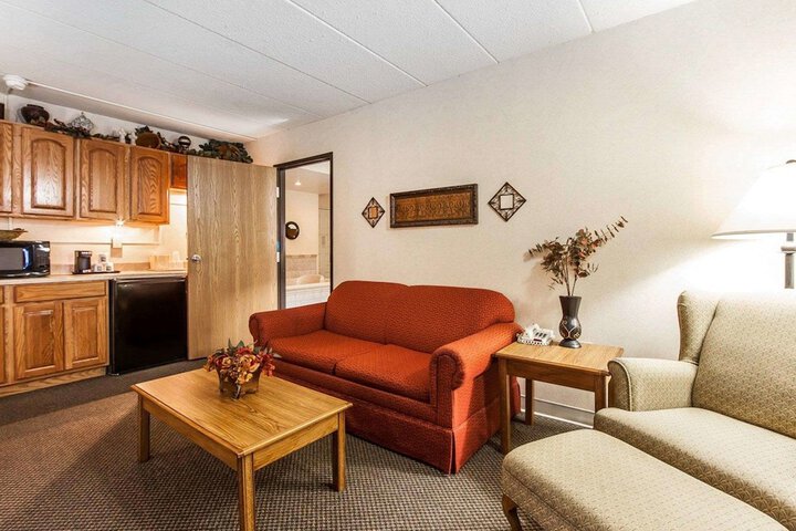 Room 13 of 32