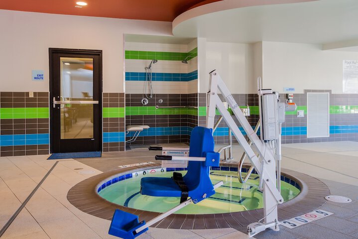 Holiday Inn Express & Suites Eureka by IHG
