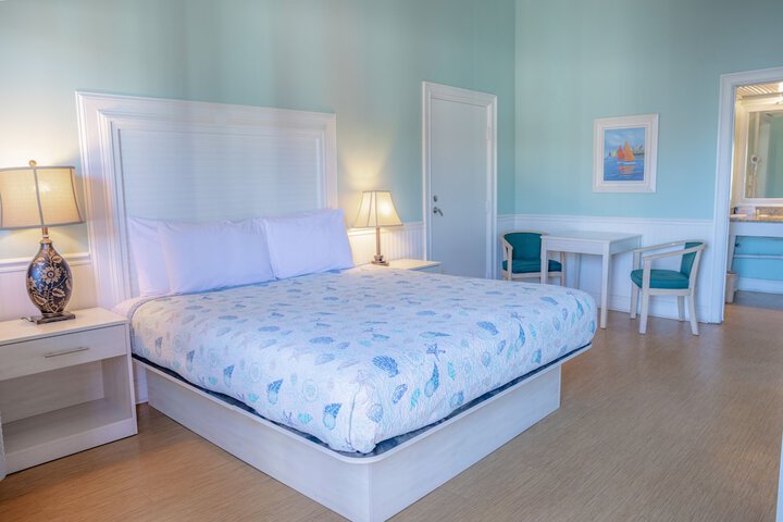 Sea & Breeze Hotel And Condo
