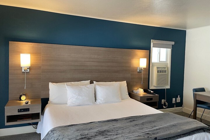Crown Motel
